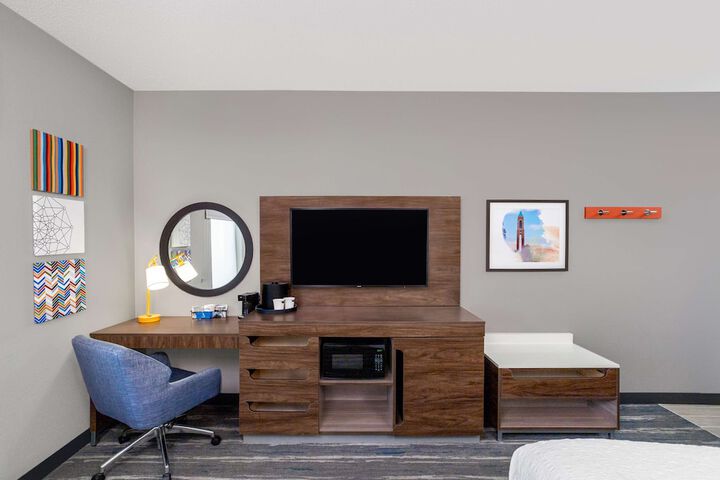1 King Bed (4 of 22)