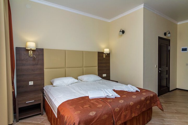 Room 3 of 70