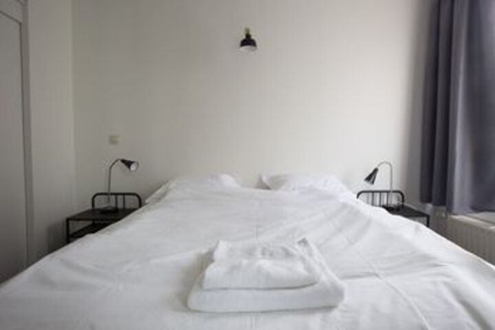 Room 45 of 168