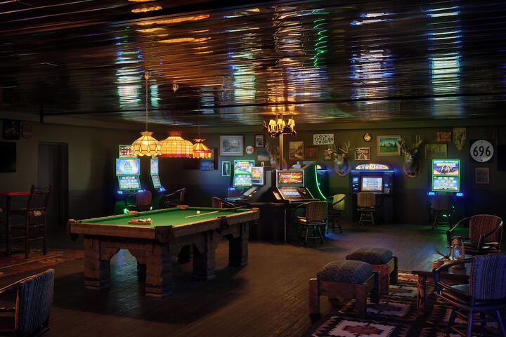 Lounge 41 of 58