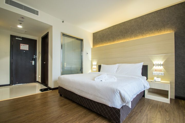 Room 8 of 33
