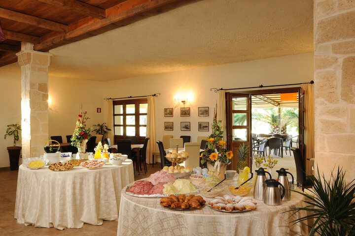 Ballroom/Hall 75 of 91