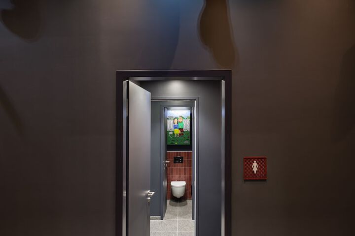 Room 32 of 47