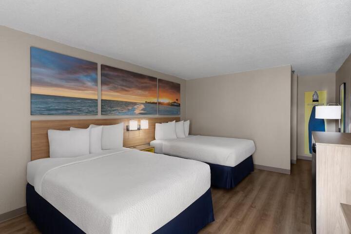 2 Double Beds (7 of 9)