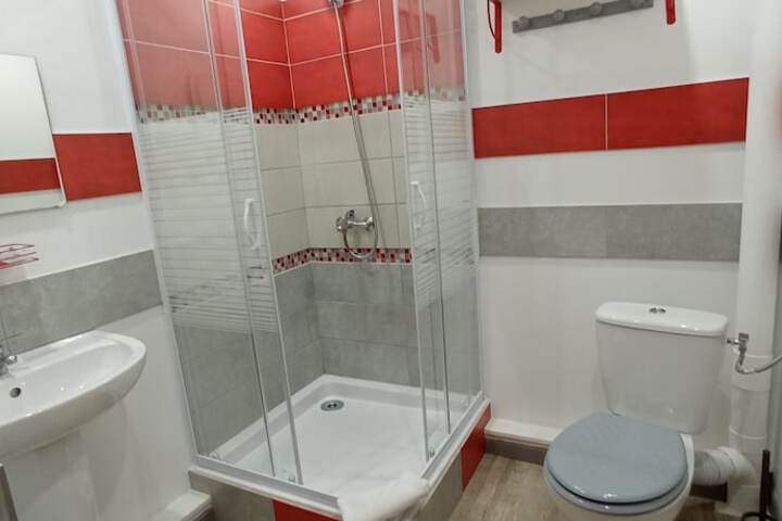 Room 12 of 18