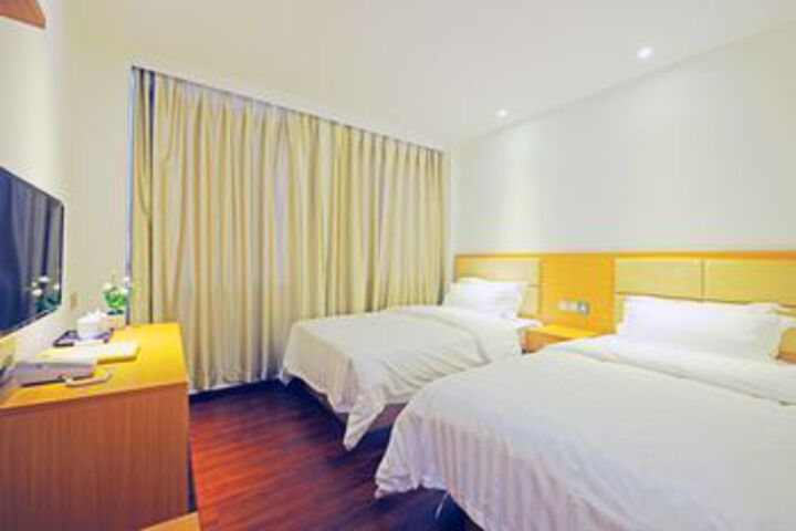 Room 12 of 18