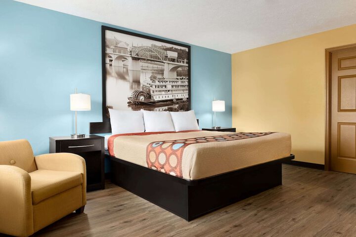 1 King Bed Accessible (13 of 13)