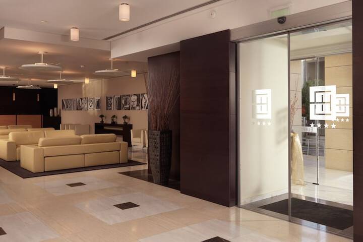Entrance & Lobby