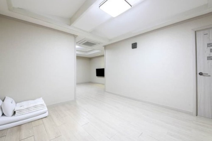 Room 22 of 37