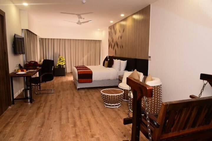 Room 8 of 32