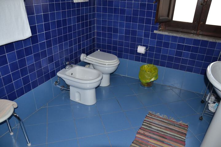 Room 9 of 11