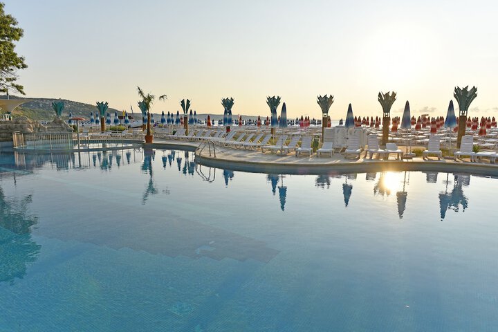 Pool 15 of 42