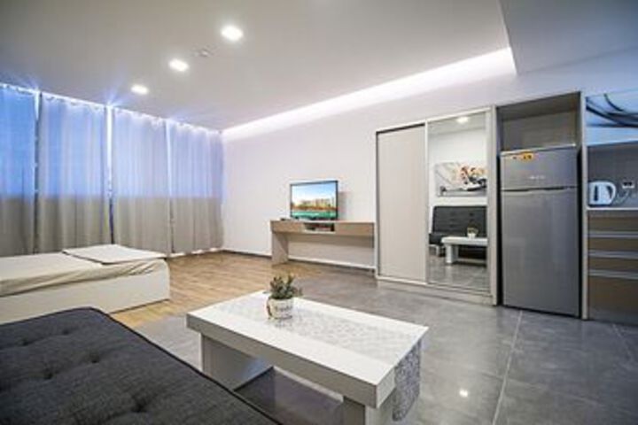 Room 11 of 30