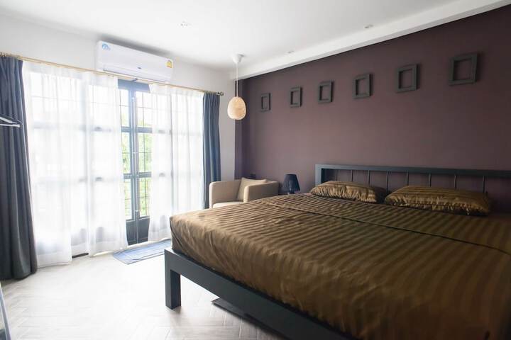 Room 25 of 102