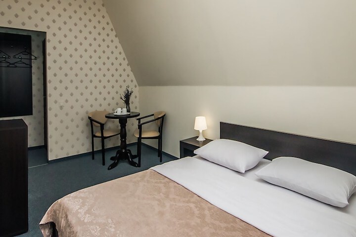 Room 32 of 67