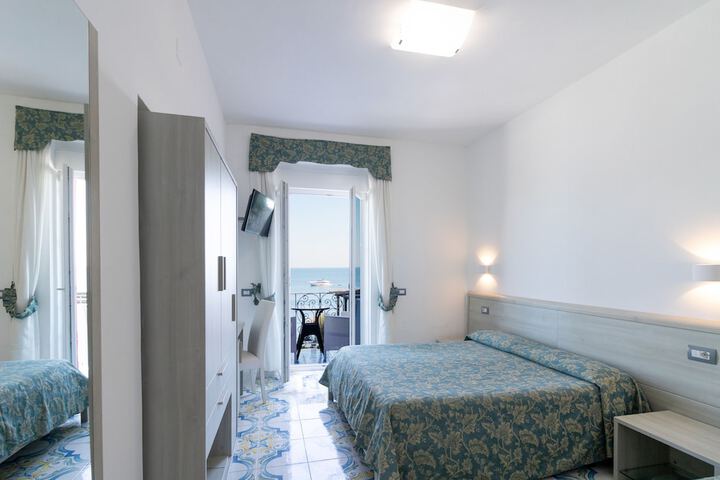 Room 10 of 87