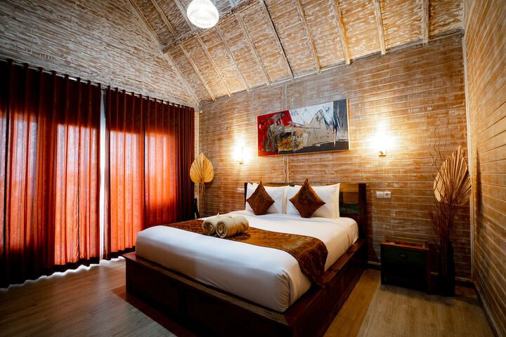 Room 4 of 20
