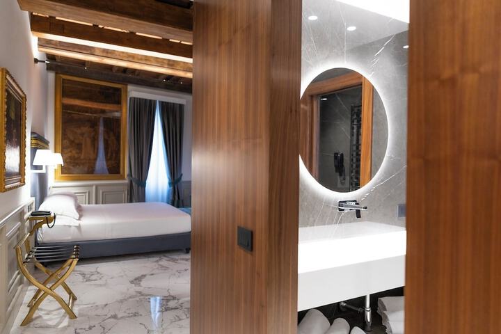 Room 53 of 117