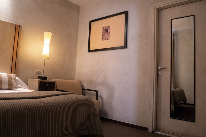 Room 70 of 106