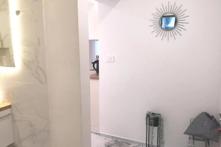 Room 11 of 18