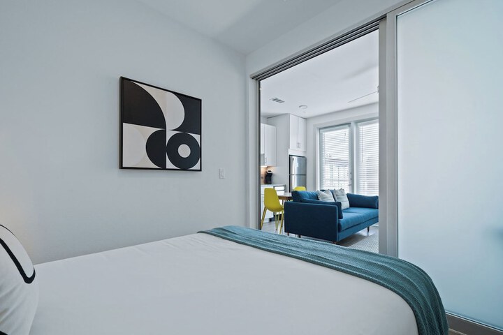 Room 32 of 656