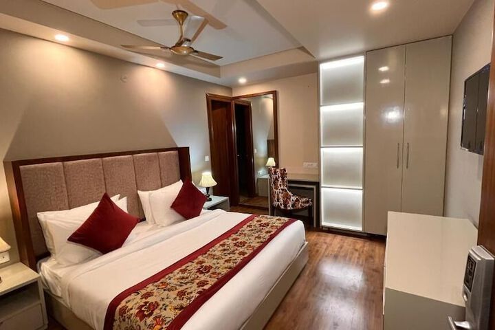 Room 9 of 19