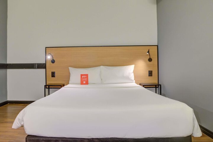 Room 34 of 104