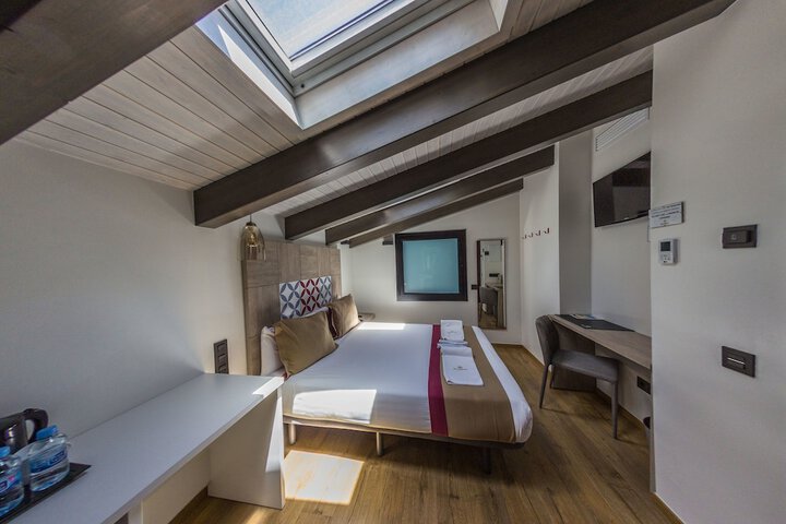 Room 12 of 50