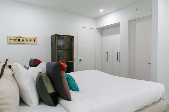 Room 18 of 400