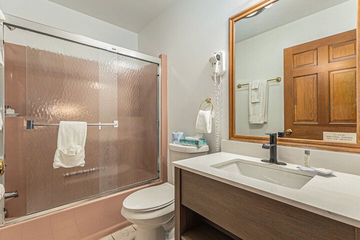 2 Bedrooms Traditional Suite King and Queen Bed Pool View Balcony (22 of 46)