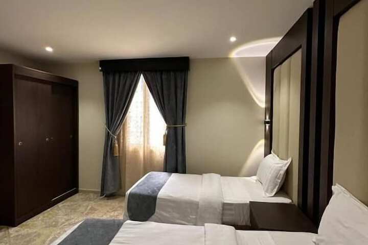 Room 11 of 80