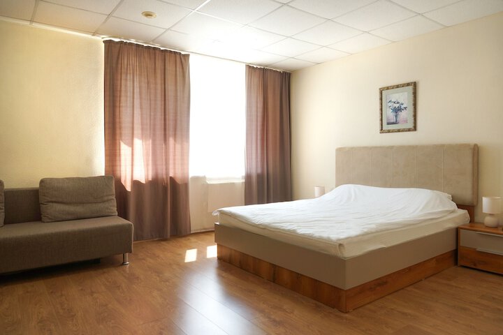 Room 8 of 121