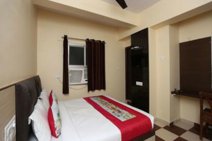 Room 10 of 34
