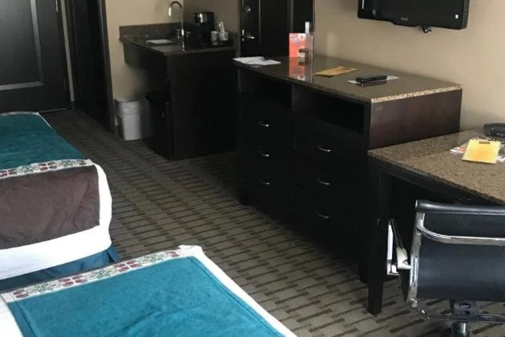 Room 3 of 38