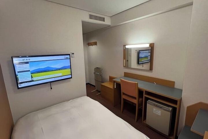 Room 2 of 6