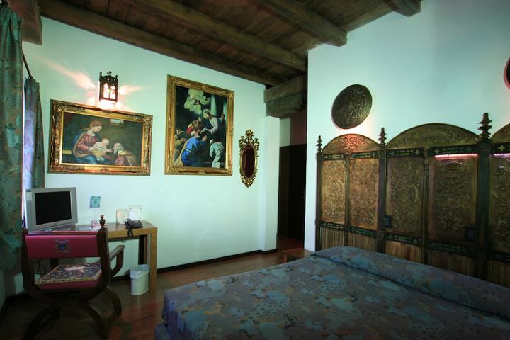 Room 3 of 41