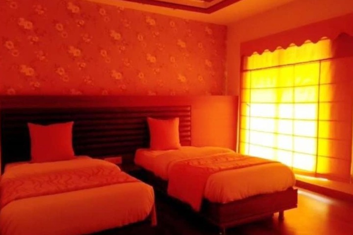 Room 8 of 13