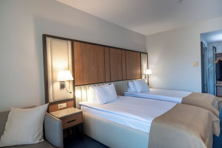 Room 21 of 37