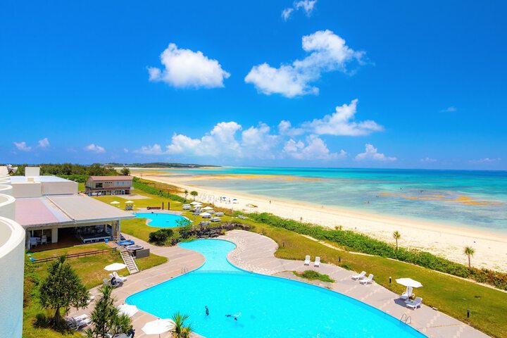 Hotel with Pool