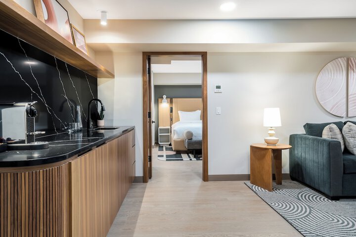 Room 13 of 36