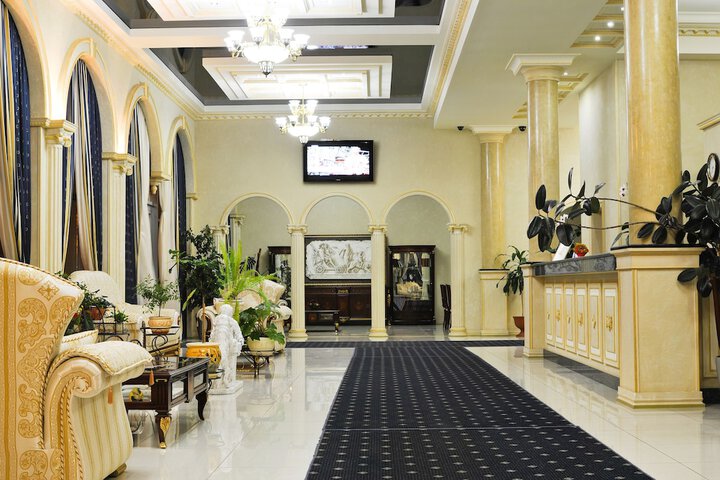Entrance & Lobby