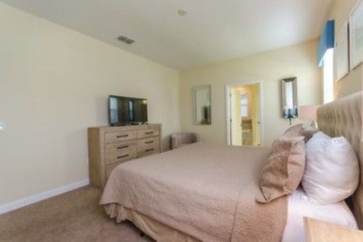 Room 9 of 25