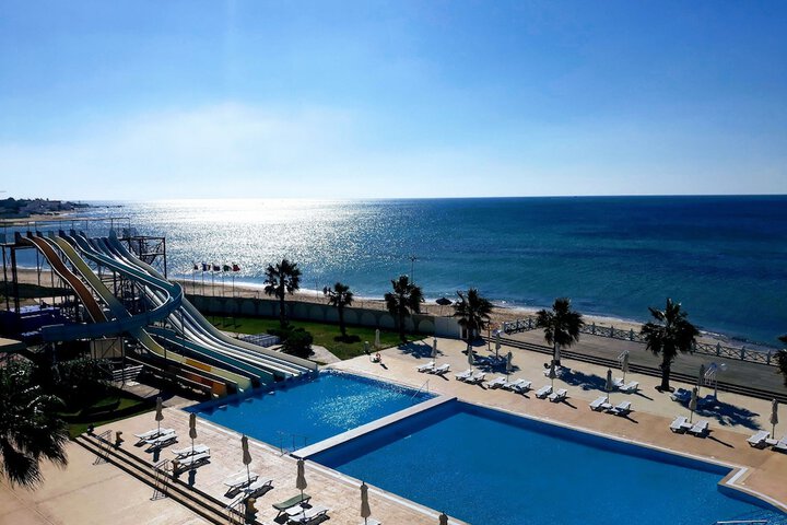 Hotel Pool