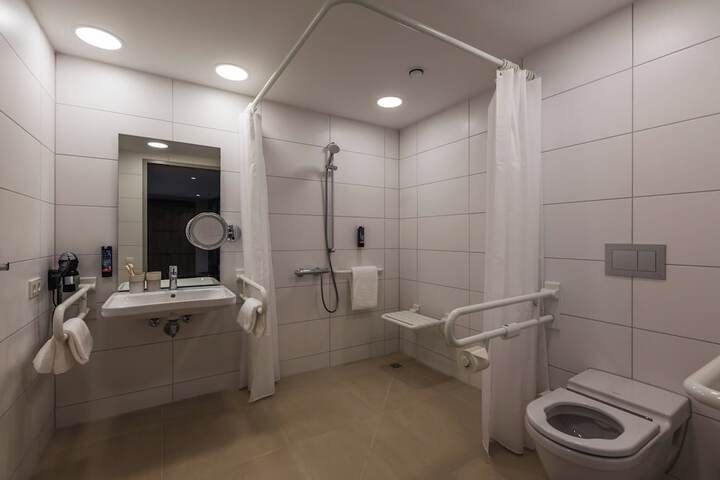 Room 14 of 39