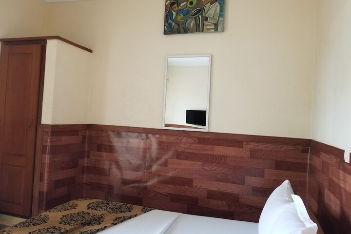 Room 12 of 37