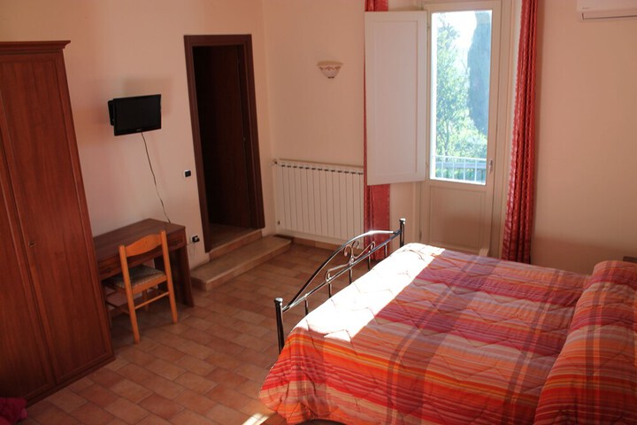 Room 4 of 38