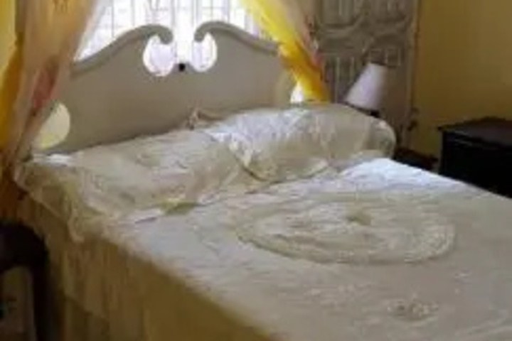 Room 2 of 3