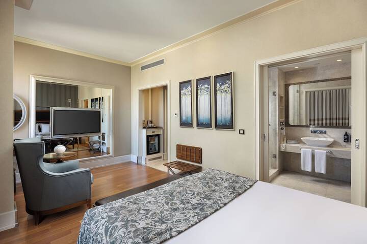Room 9 of 54