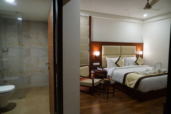 Room 10 of 38
