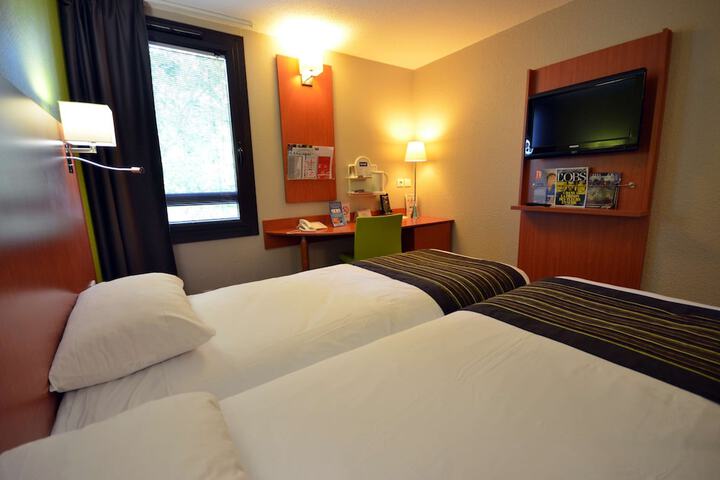 Room 9 of 63